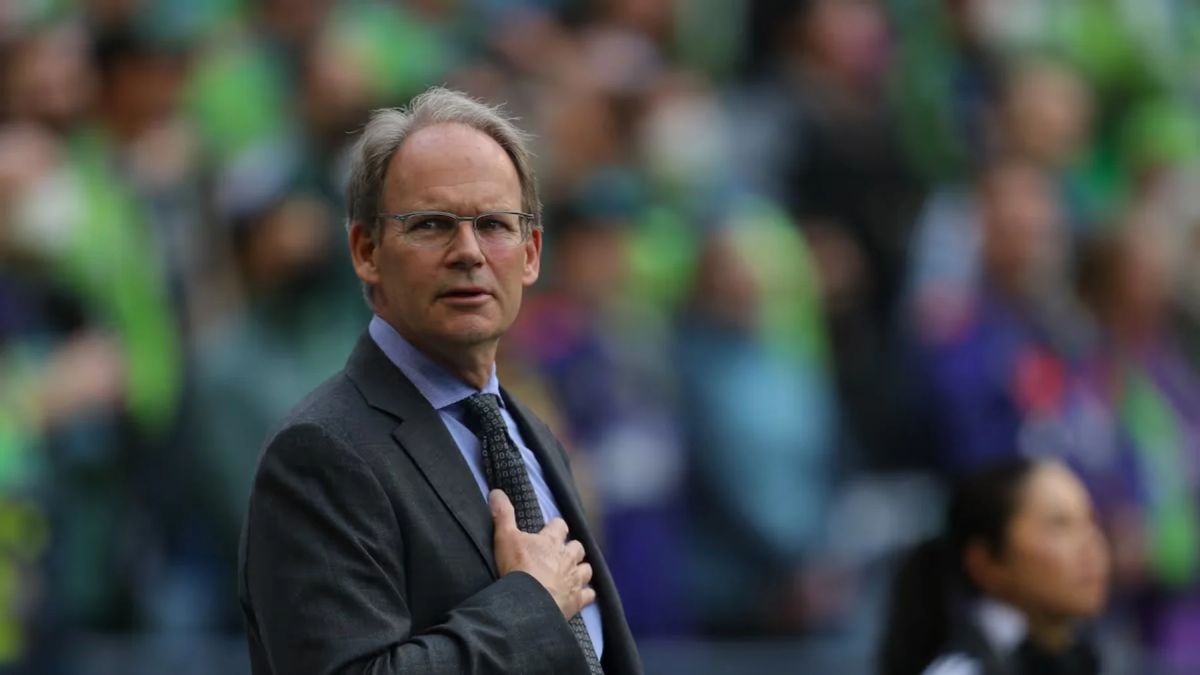 El entrenador del Seattle Sounders, Schmetzer