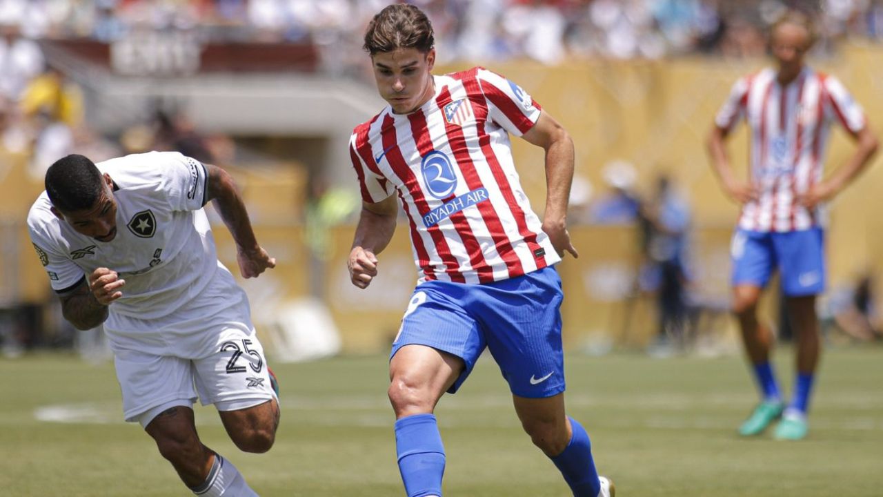 Julián Álvarez en el partido ante el Botafogo