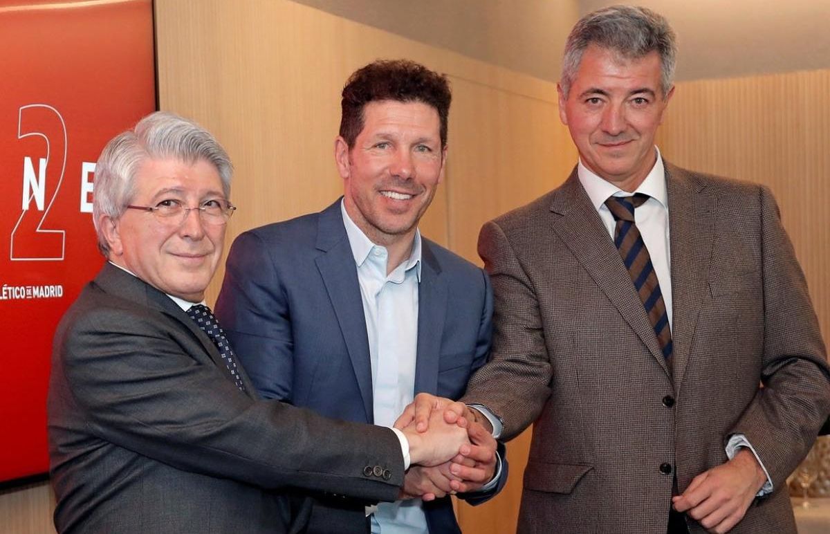 Cerezo, Simeone y Gil Marín, en la renovación del entrenador (Foto: ATM).