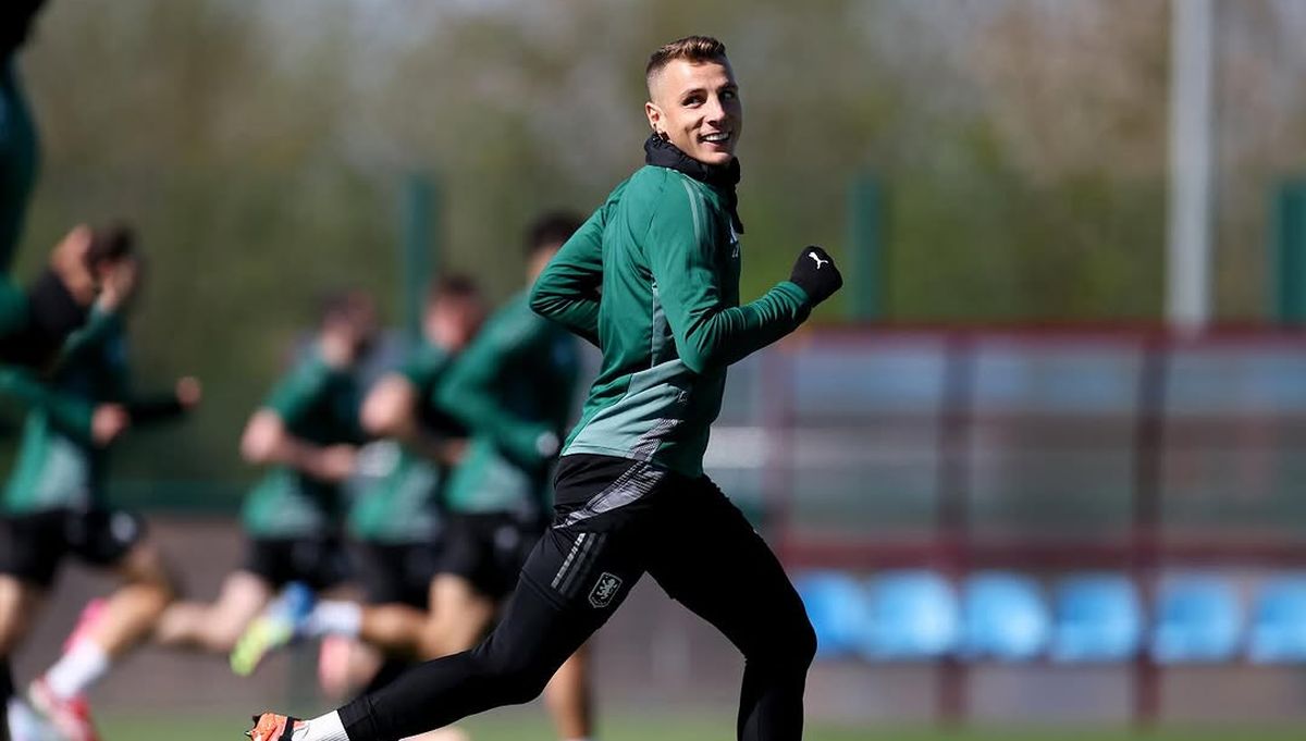 El jugador del Aston Villa, Lucas Digne
