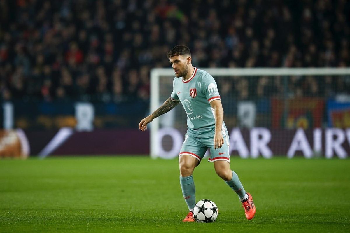 Javi Galán en un partido del Champions League