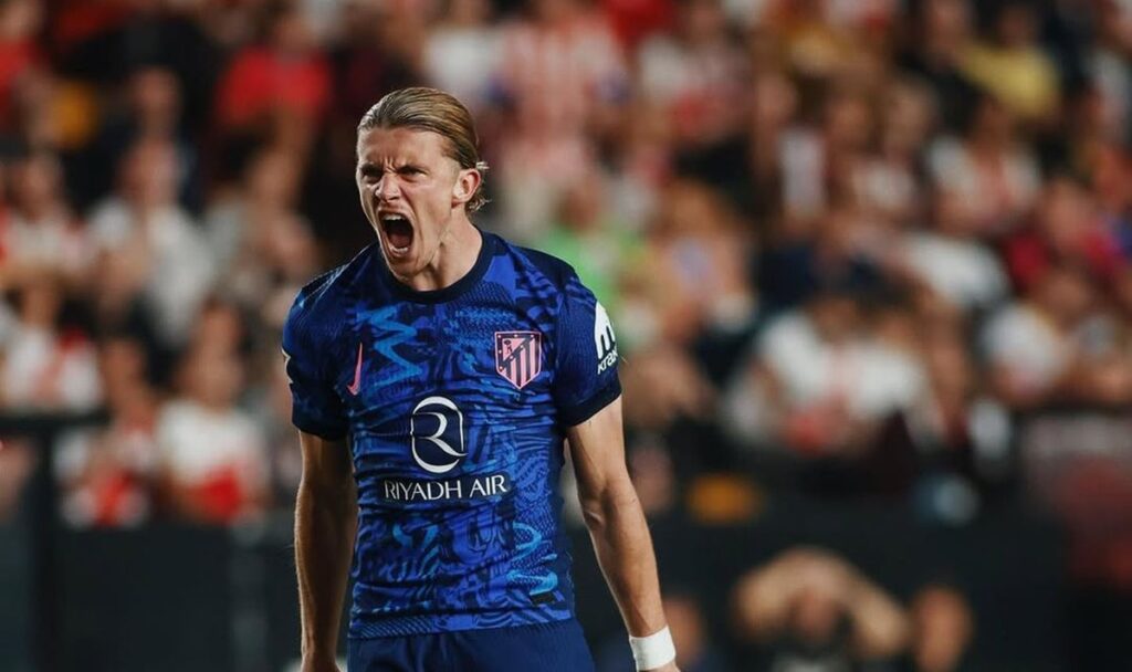 Connor Gallagher con la camiseta del Atlético de Madrid