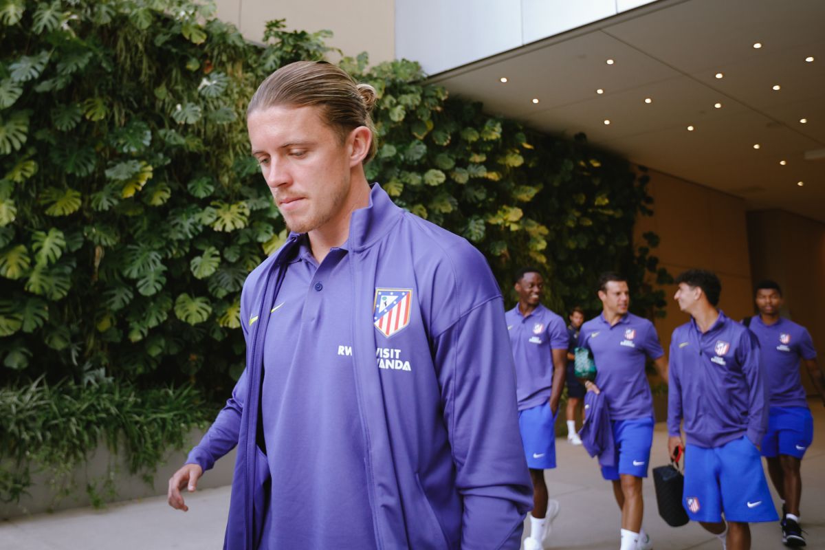 Gallagher y otros jugadores del Atleti