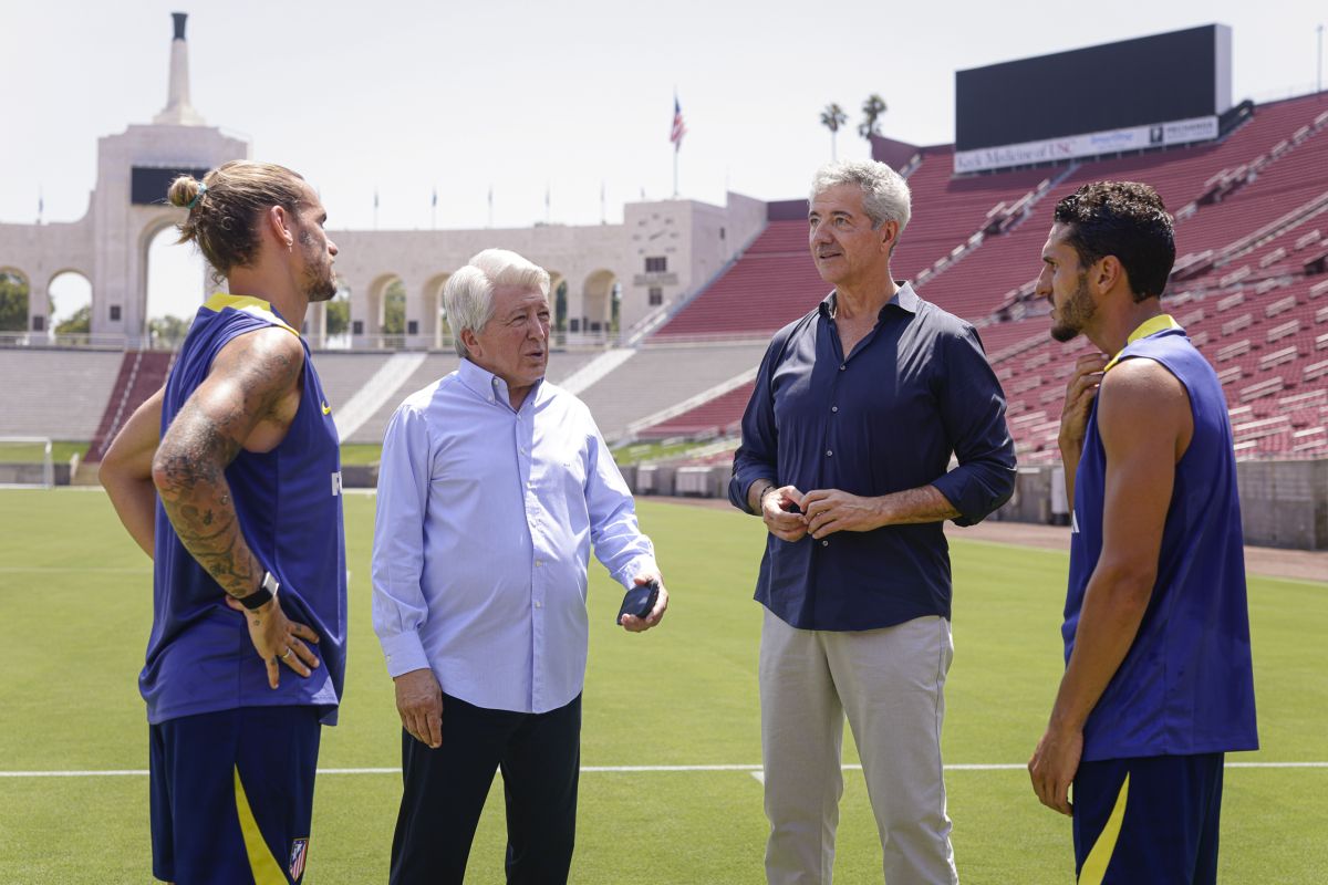 Gil y Cerezo con Koke y Griezmann
