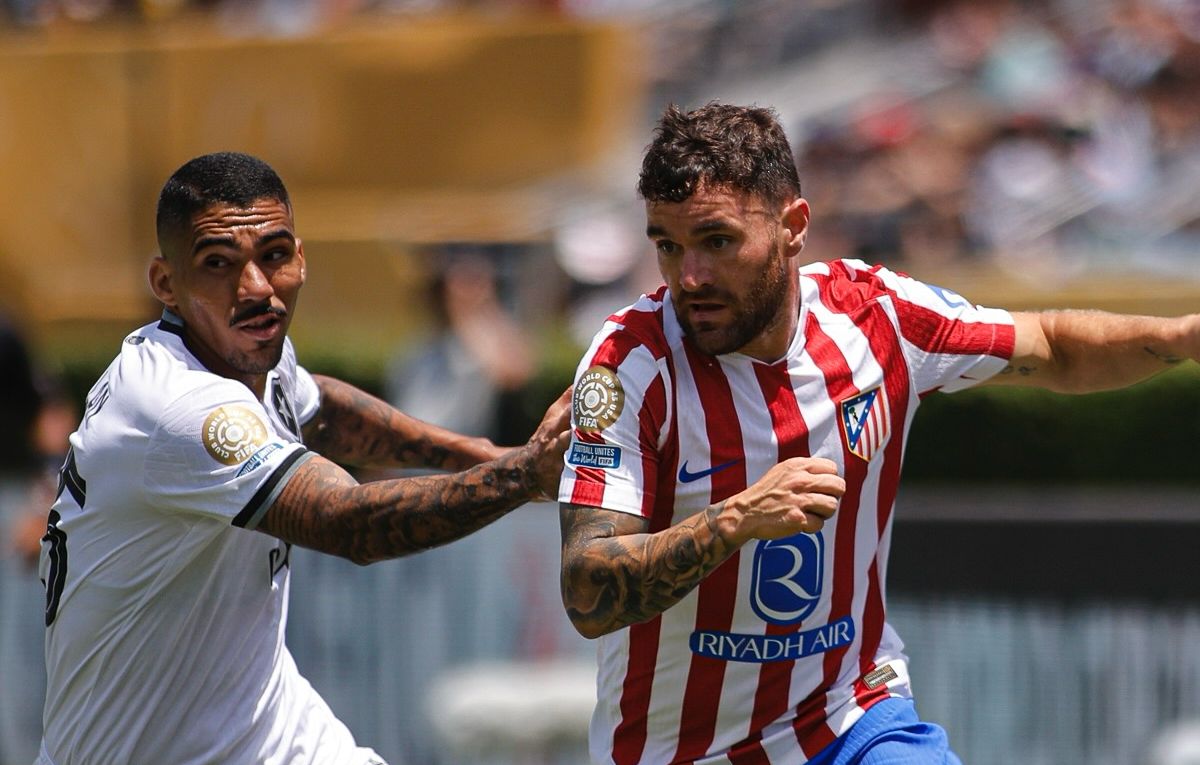 Javi Galán en el partido ante Botafogo