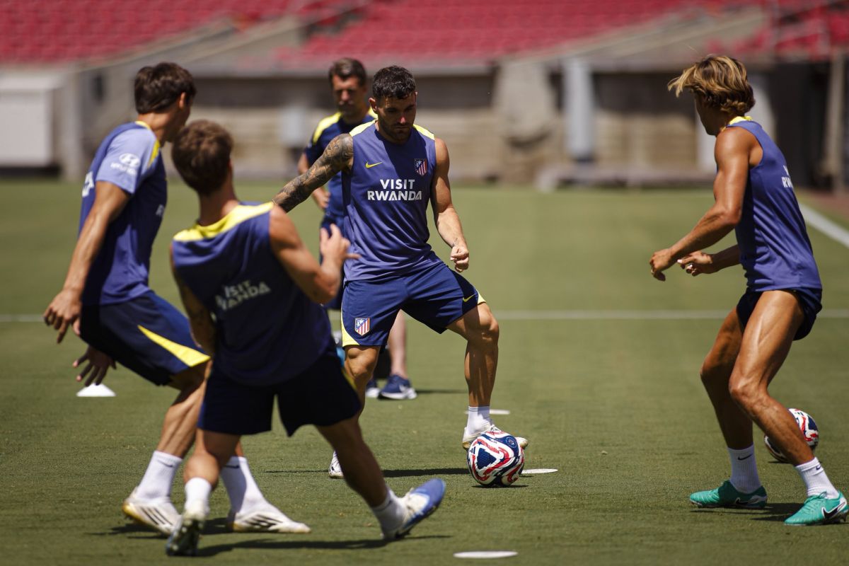 Javi Galán entrenando con el Atlético de Madrid