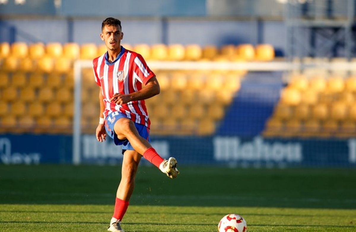 Joaquín González con la camiseta del Atleti B