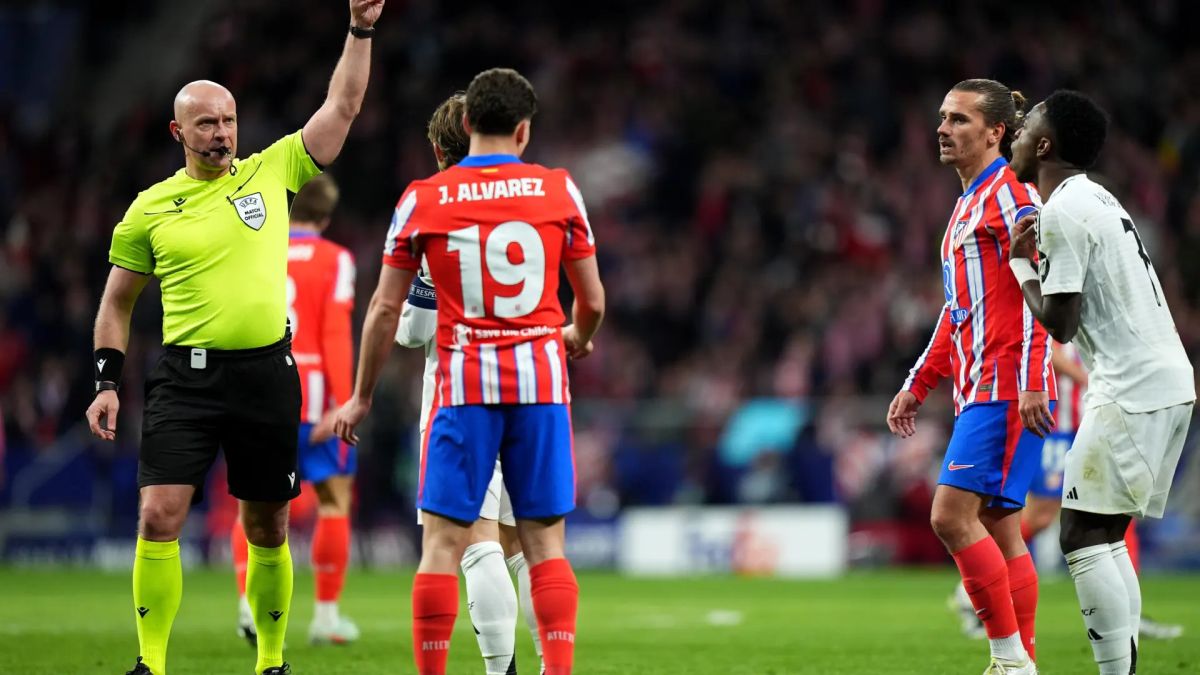 Szymon Marciniak en el partido del Atlético de Madrid ante el Real Madrid