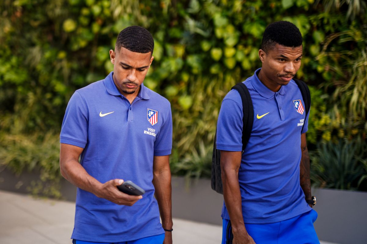Los jugadores del Atleti Reinildo y Lino