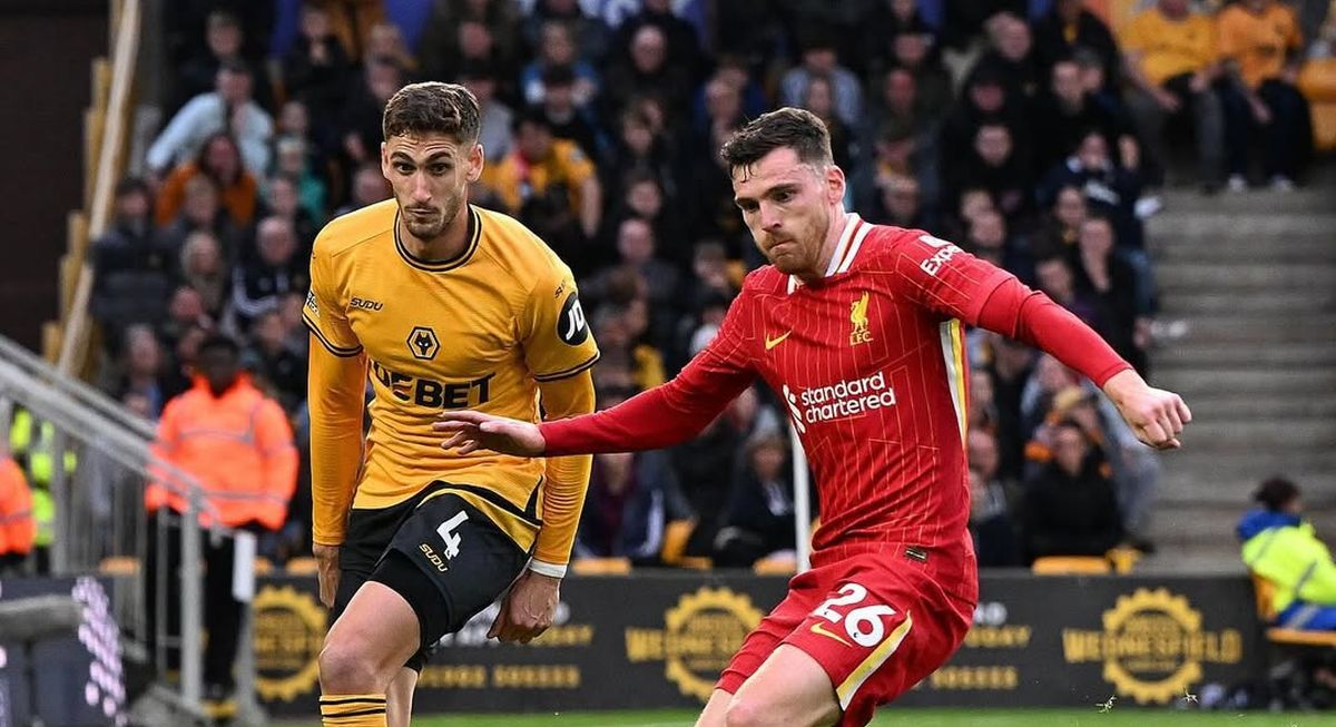 Andy Robertson en un partido Wolves-Liverpool