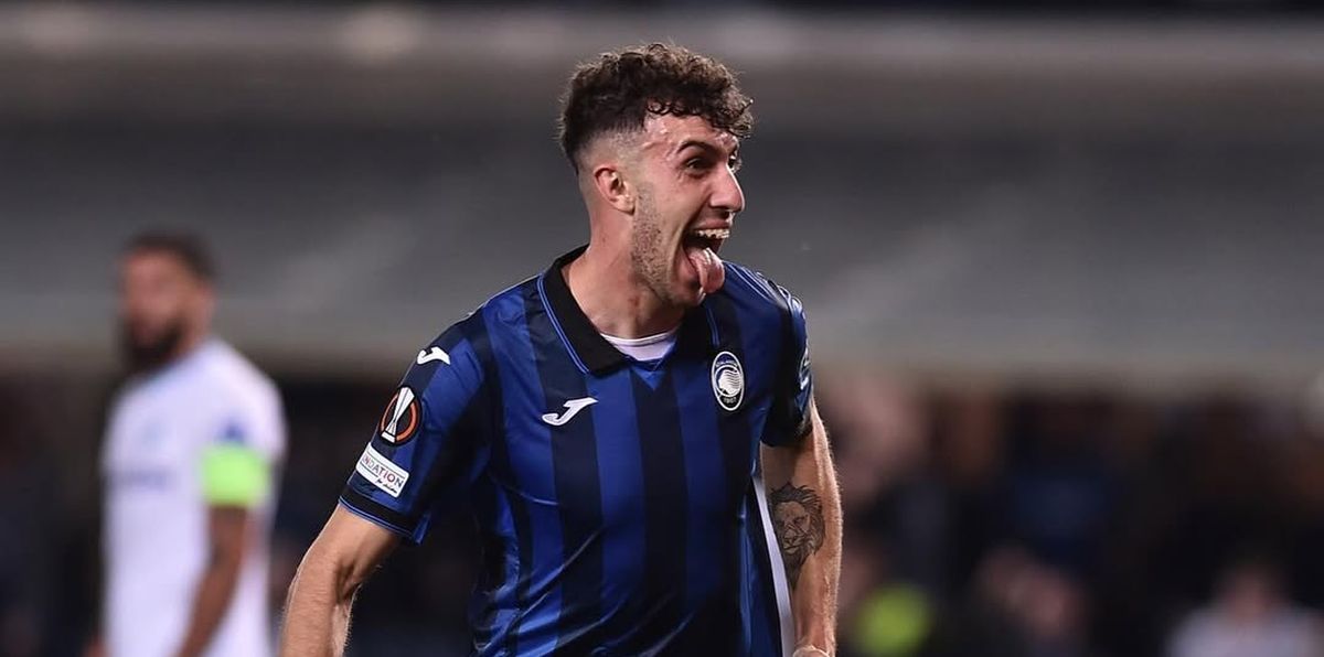 Matteo Ruggeri con la camiseta del Atalanta