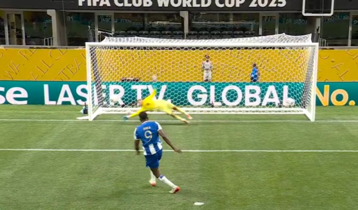 Samu, marcando gol contra el Inter Miami