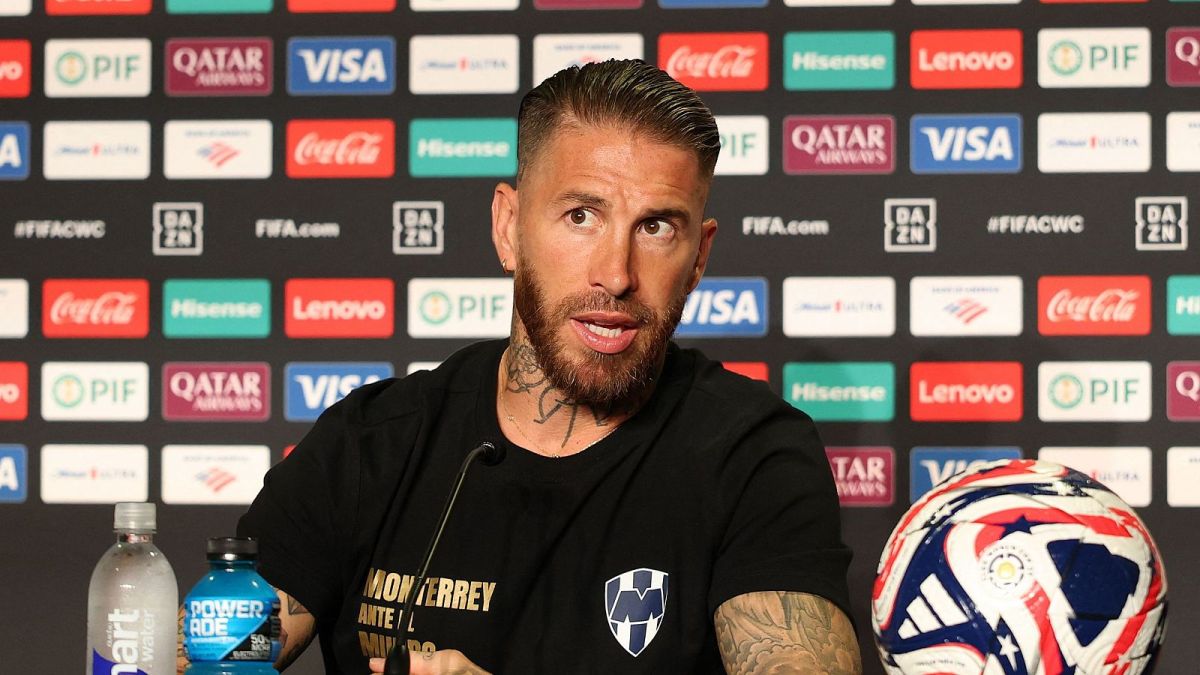Sergio Ramos con la camiseta del Monterrey