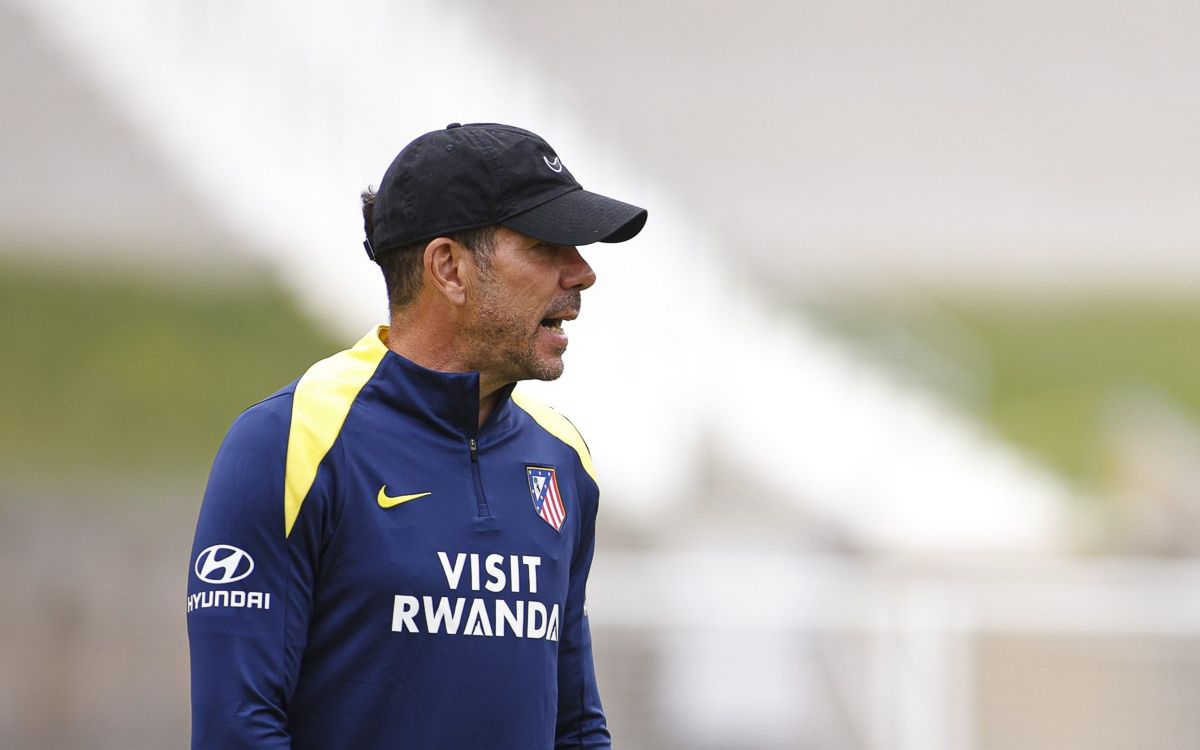 Simeone planificando la vuelta del Atleti al 5-3-2