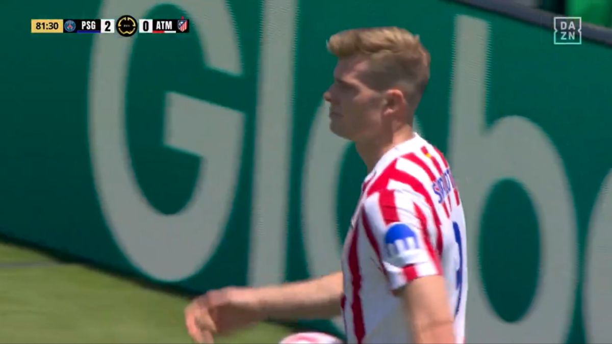 Sorloth en el partido del Atleti contra el PSG