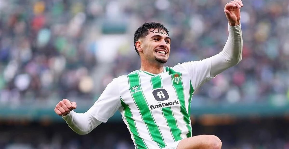 Johnny Cardoso con la camiseta del Real Betis