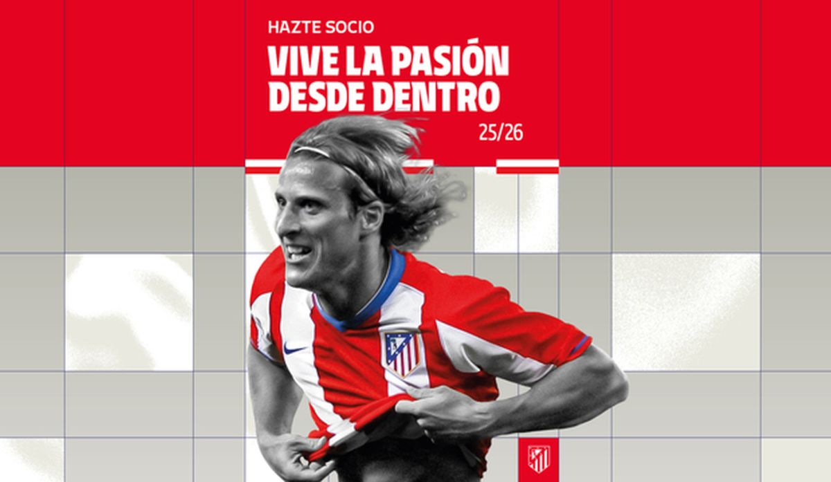 Diego Forlán en el carné de socio del Atlético