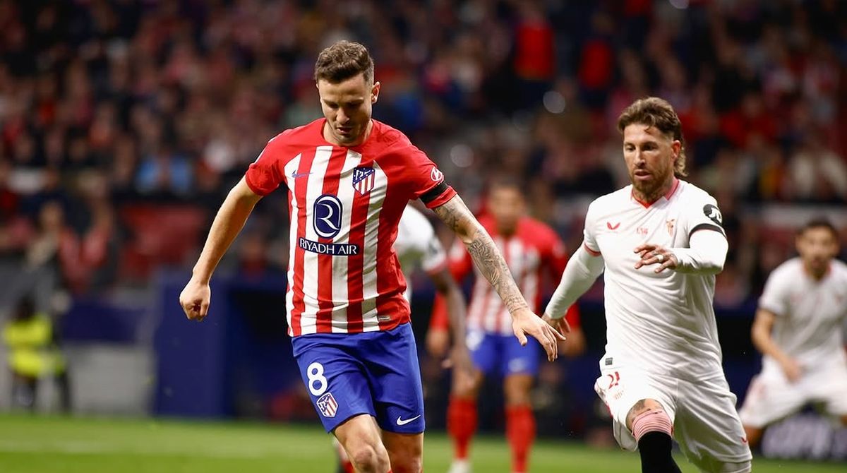 Saúl Ñíguez en un partido del Atlético de Madrid ante el Sevilla