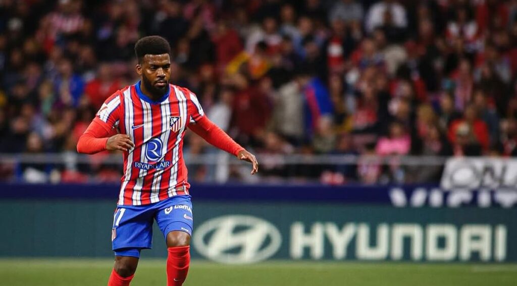 Thomas Lemar con la camiseta del Atlético de Madrid