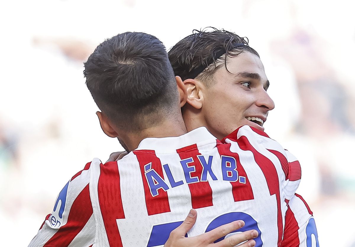 Julián Álvarez con Álex Baena