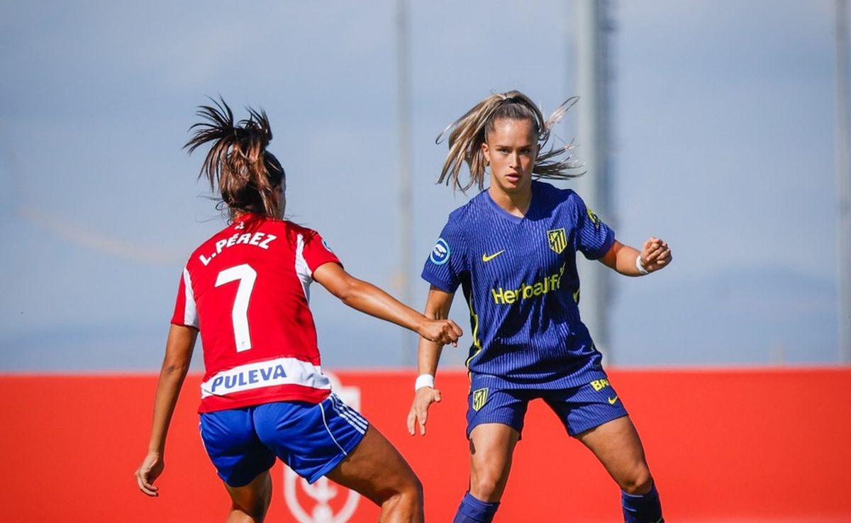 Jugada en el partido del Atlético de Madrid Femenino ante el Granada