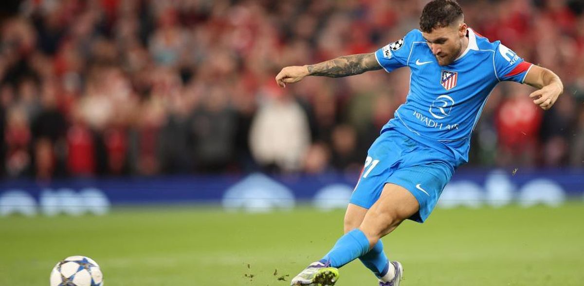 Javi Galán en el Liverpool - Atlético de Madrid