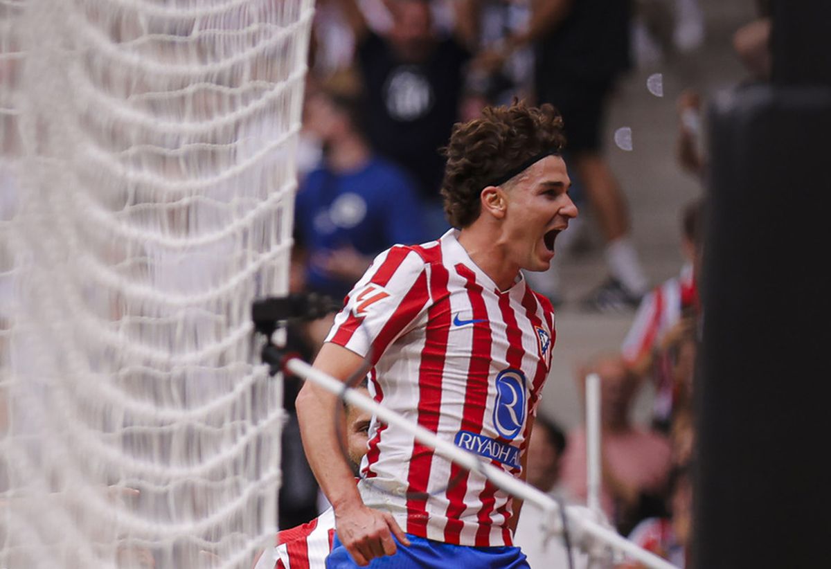 Julián Alvarez festeja su gol en el derbi madrileño