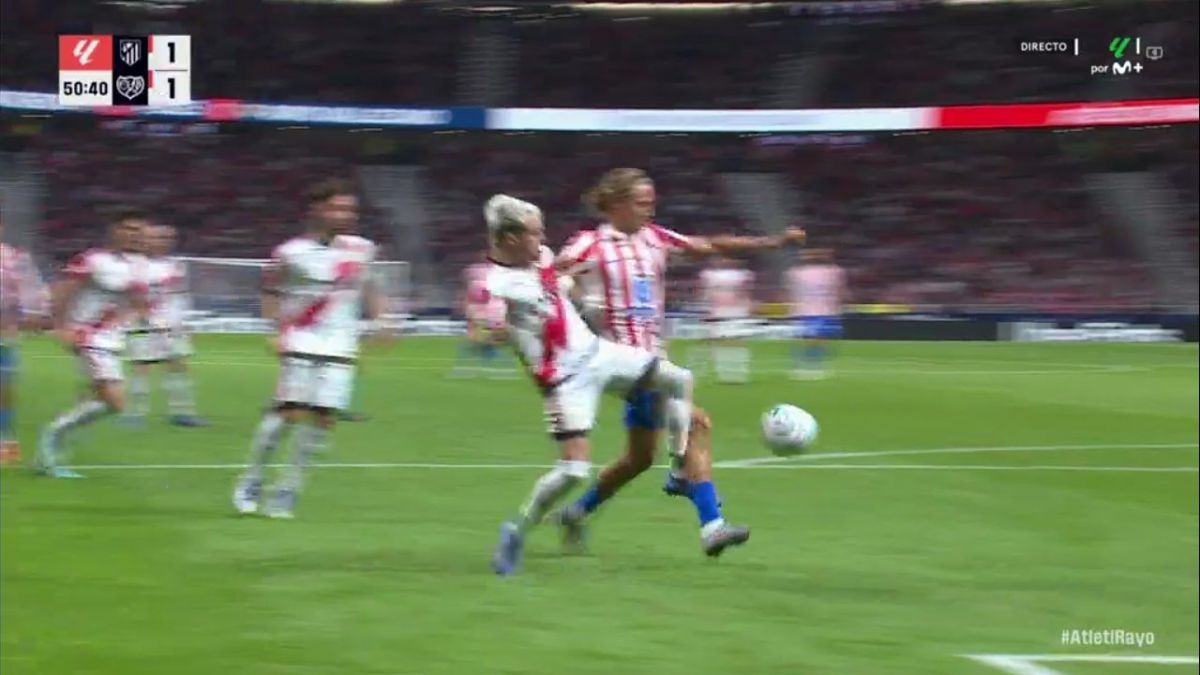 El penalti que no han pitado al Atleti contra el Rayo