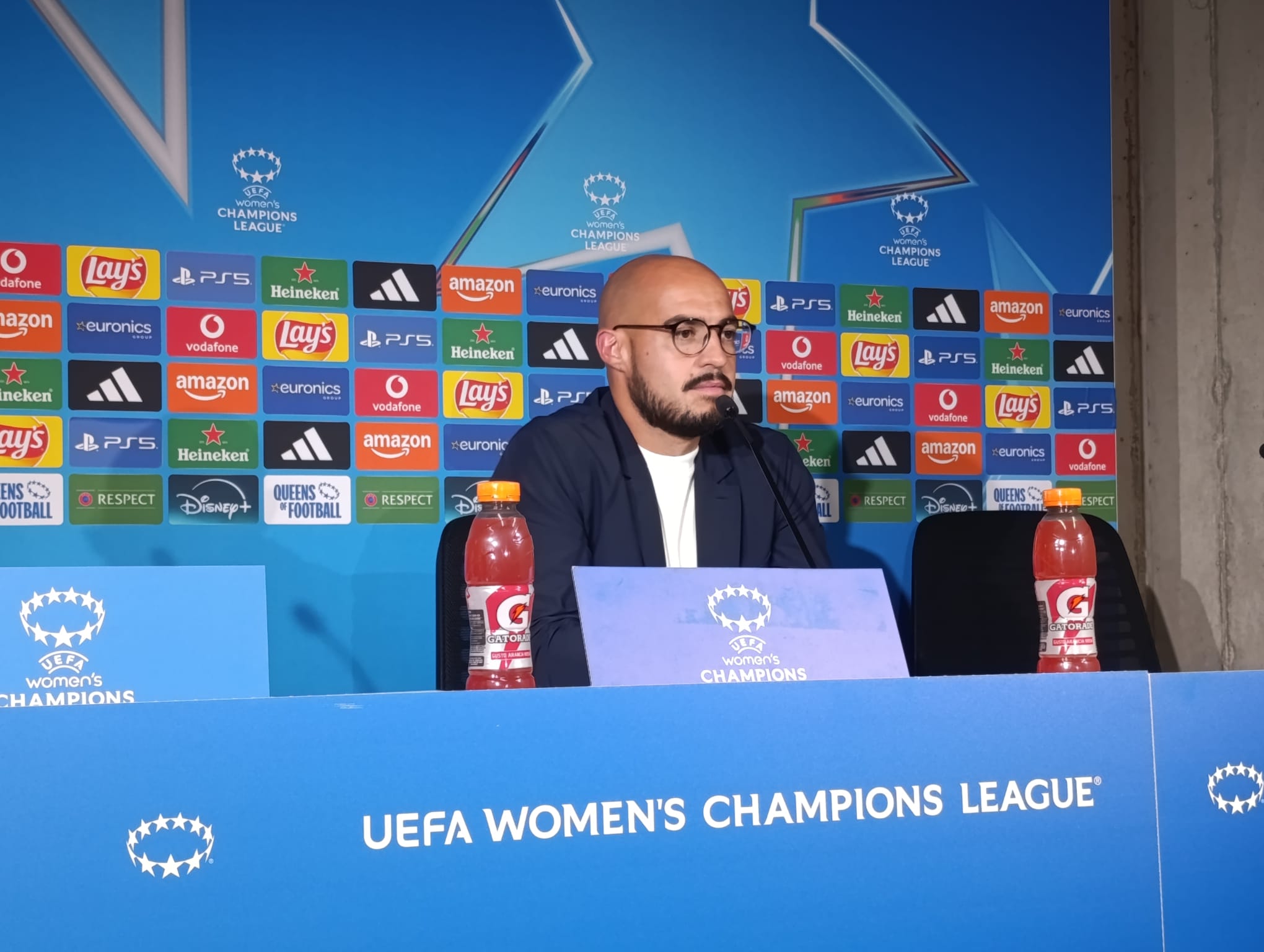 Víctor Martín en la rueda de prensa después del Atlético de Madrid Femenino-Manchester United