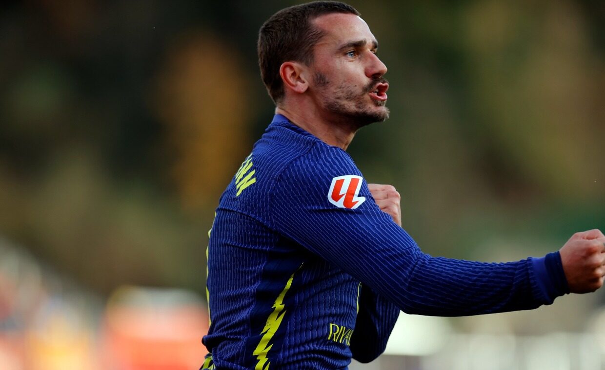 Griezmann iguala en partidos a Enrique Collar, leyenda rojiblanca