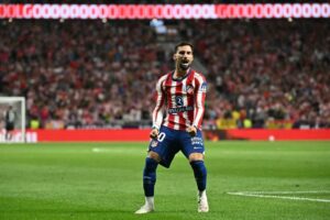 El Arsenal prepara una ofensiva por Álex Baena para el mercado de invierno