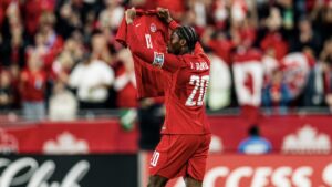 Jonathan David anota para dar la victoria a Canadá ante Chile