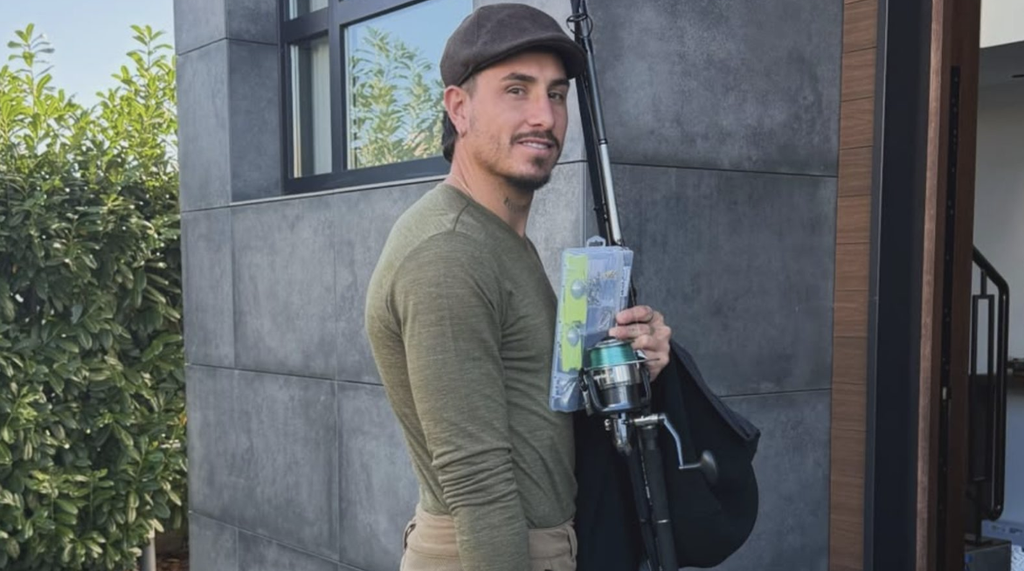José María Giménez, listo para una jornada de pesca, una de sus grandes pasiones, en A Coruña